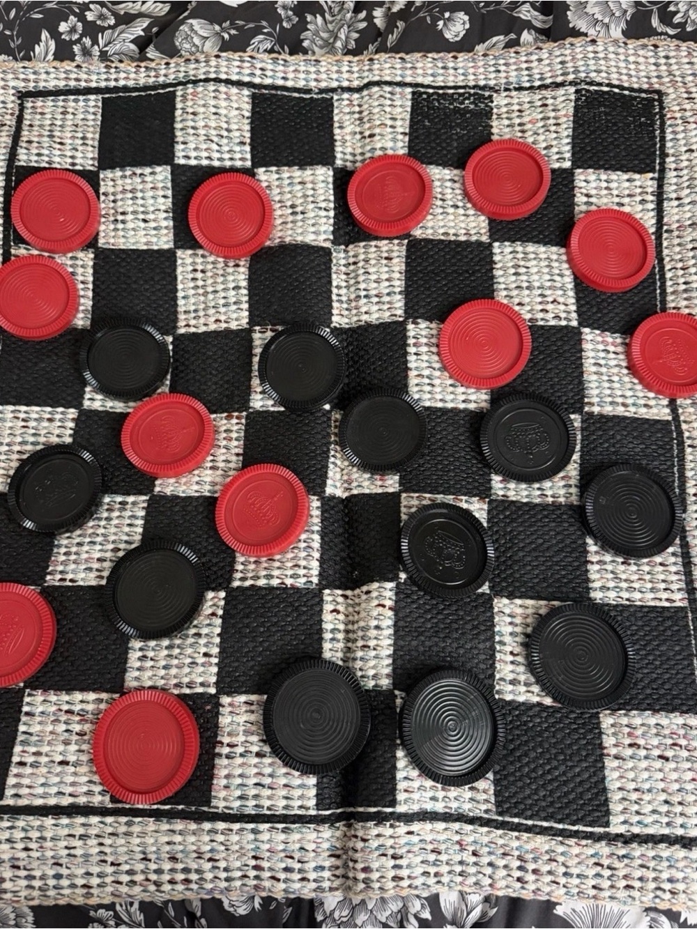 Vintage Unbranded Woven Fabric Checkerboard Plastic Checkers Set